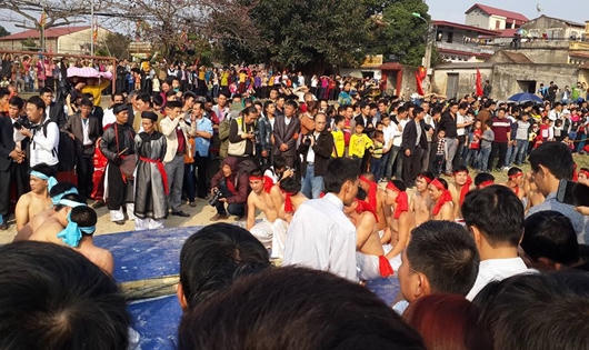 Kéo co mong mưa thuận, gió hòa, ấm no, hạnh phúc